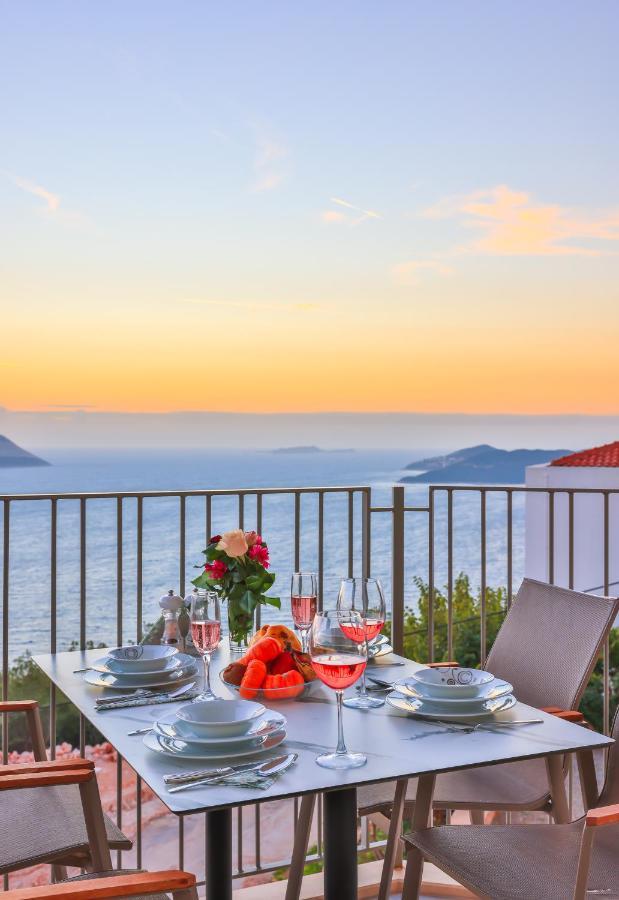Goekyuezue Suit Apart Kaş Esterno foto