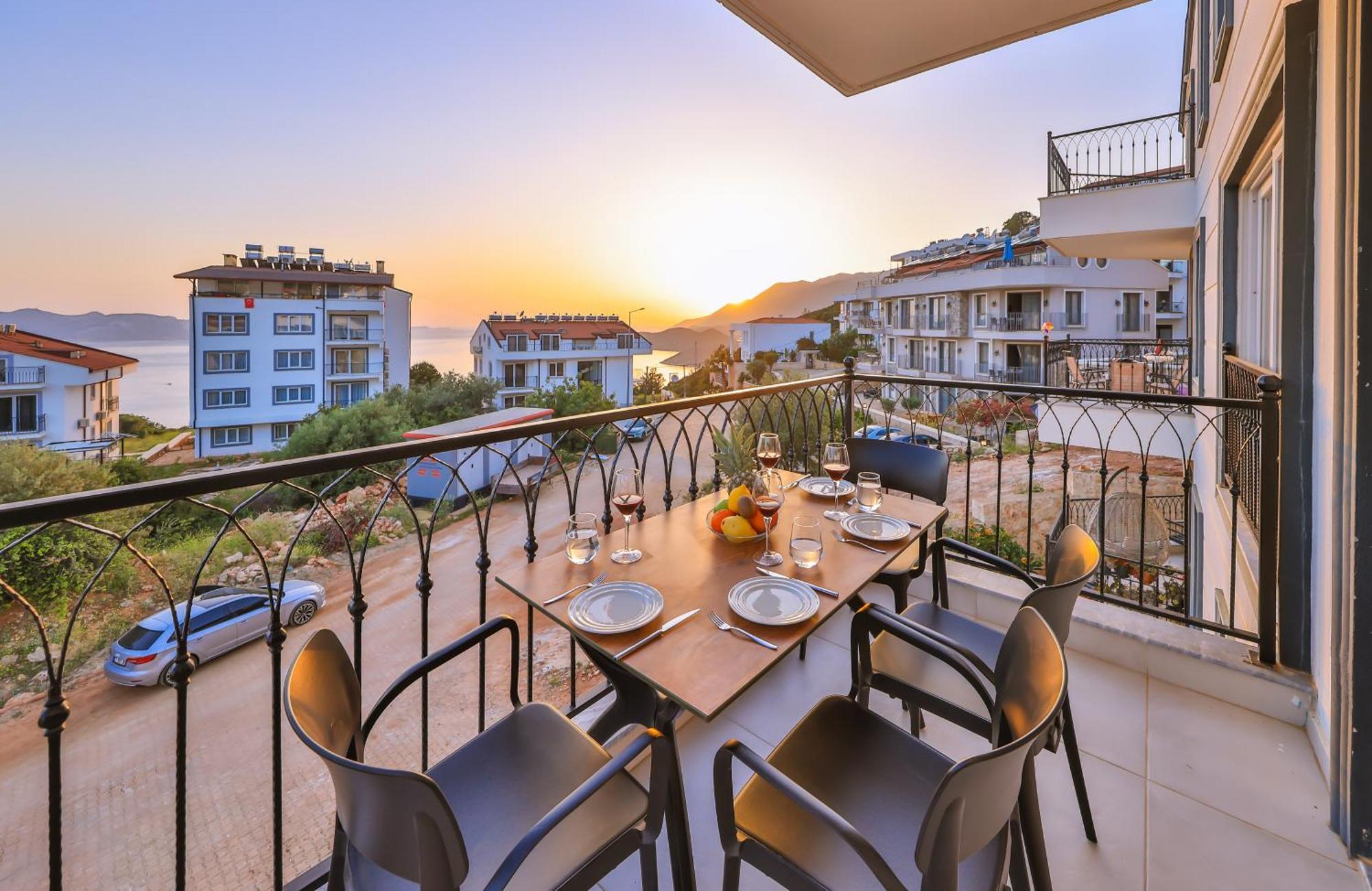 Goekyuezue Suit Apart Kaş Esterno foto