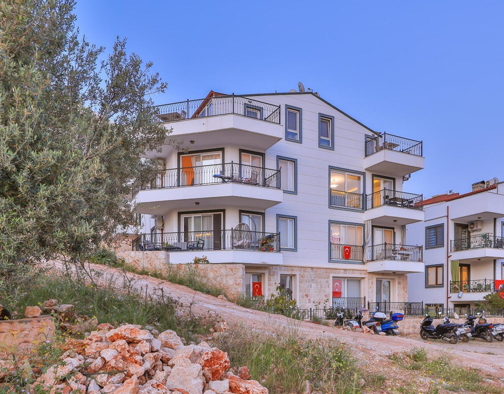 Goekyuezue Suit Apart Kaş Esterno foto