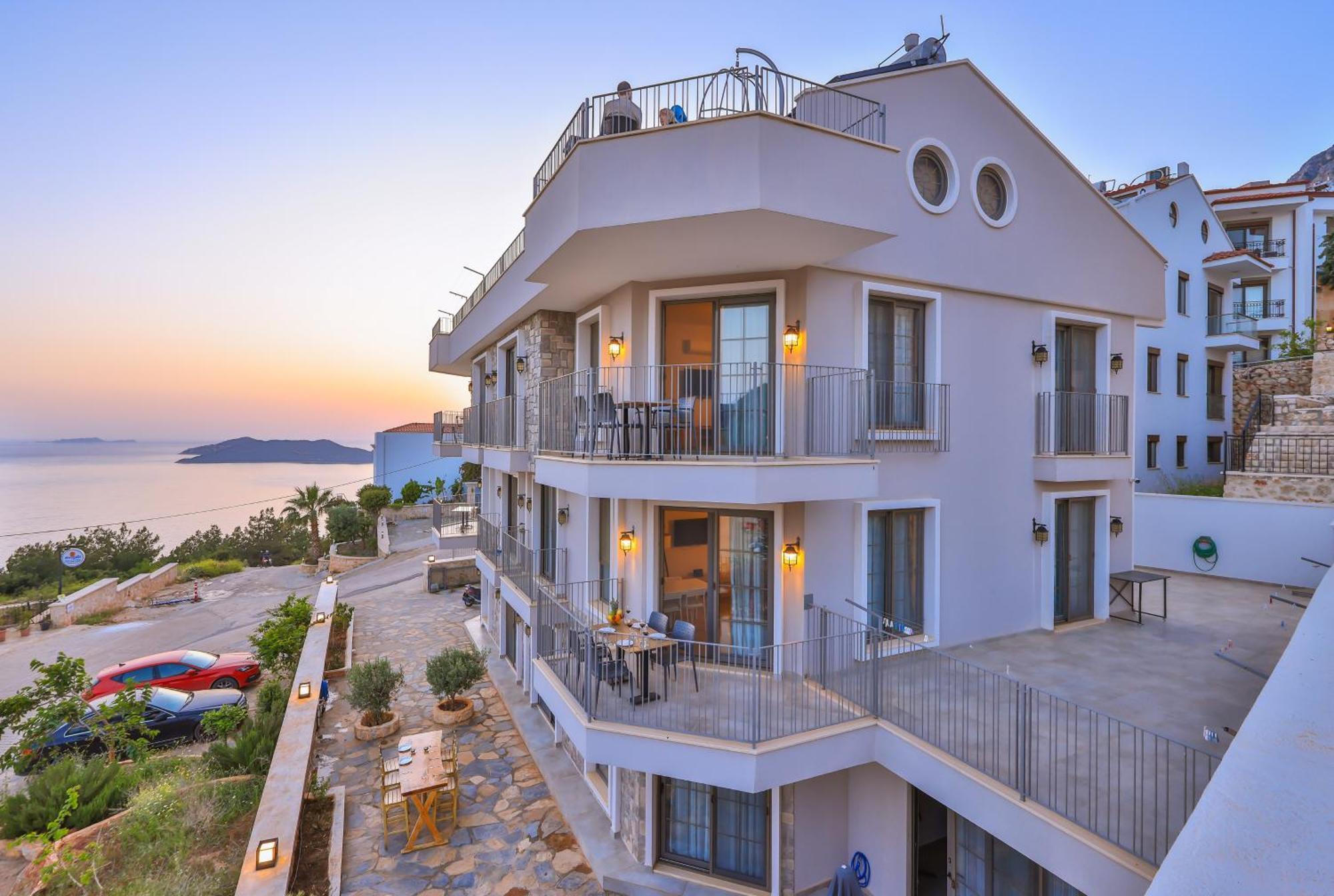Goekyuezue Suit Apart Kaş Esterno foto